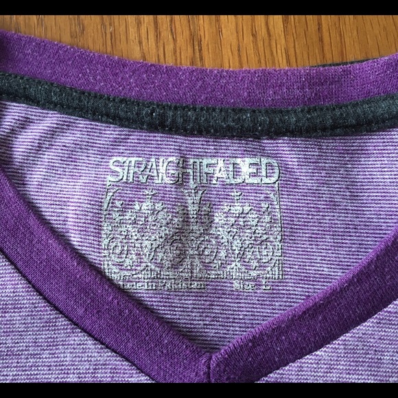 Straightfaded V-Neck Large T-Shirt - Picture 2 of 4